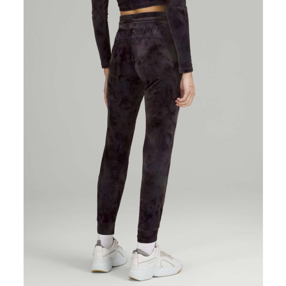 Lululemon Ready to Crush High-Rise Velour Jogger Purple Velvet Sweatpants 8 - Picture 2 of 16